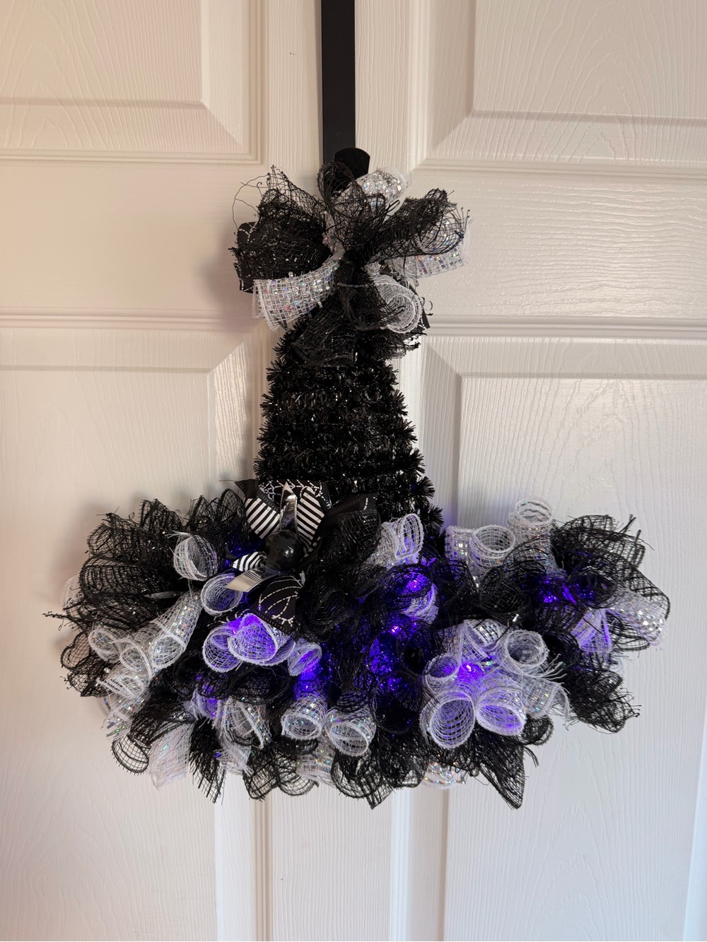 Handmade Halloween Witch Hat Wreath Purple Lighted Black White Door Decor 15x15